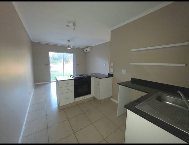 2 BEDROOM APARTMENT TO LET IN BALLITO CENTRAL